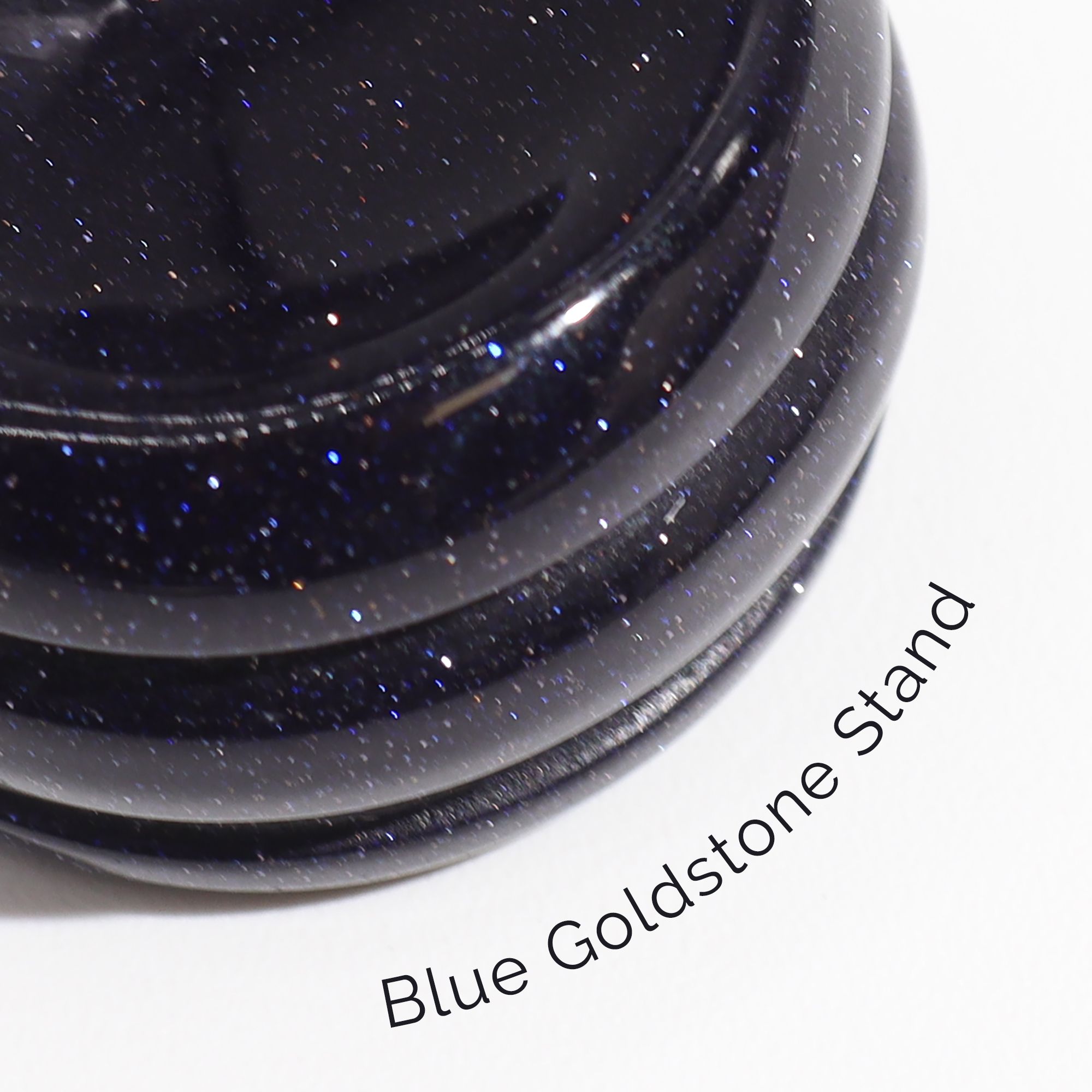 Planète en Howlite Blanche – Lune – 40 mm sur Support Goldstone