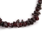 Bracelet Chipstone en Grenat – Éclats de Vitalité