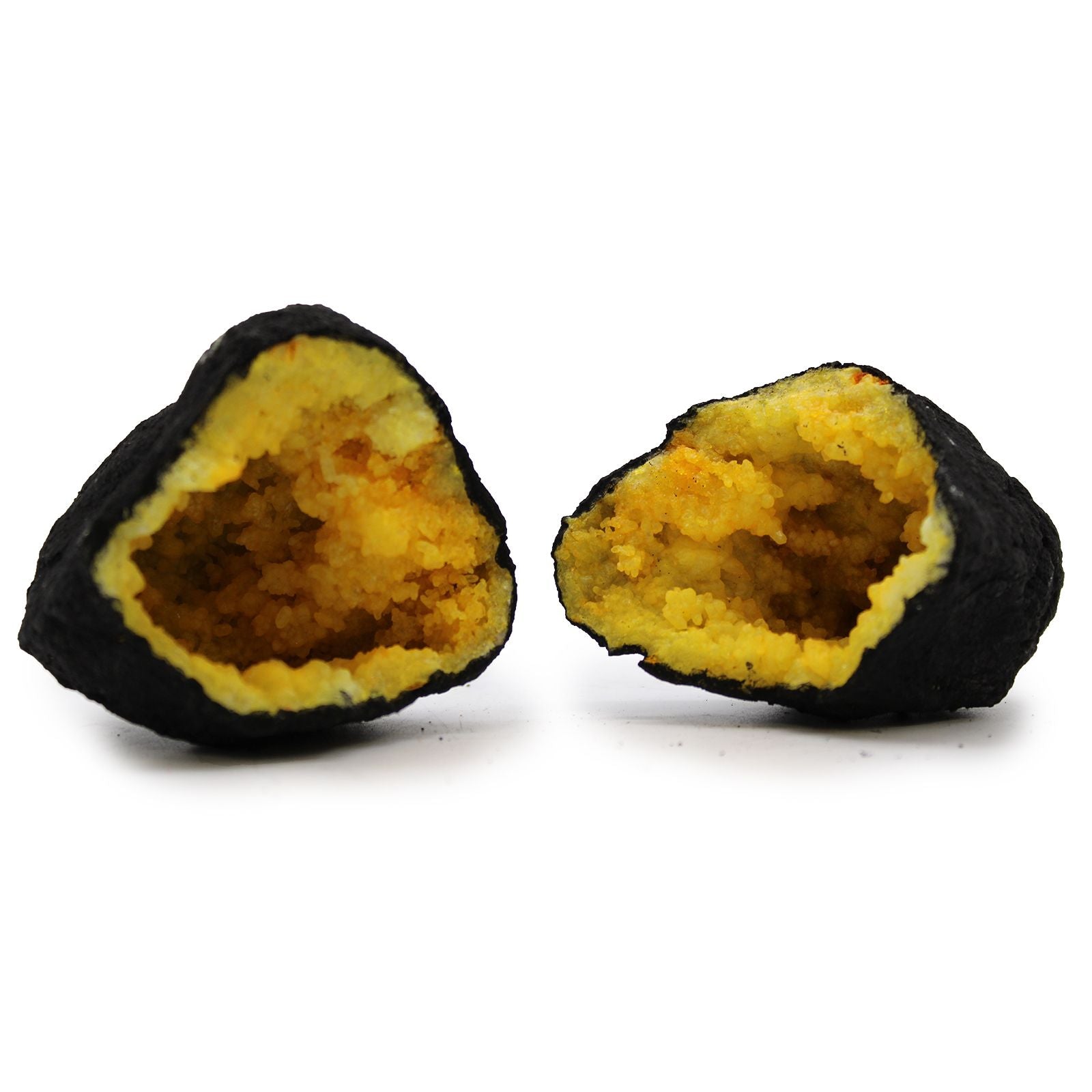 Géode en Calcite Colorée – Roche Noire – Jaune