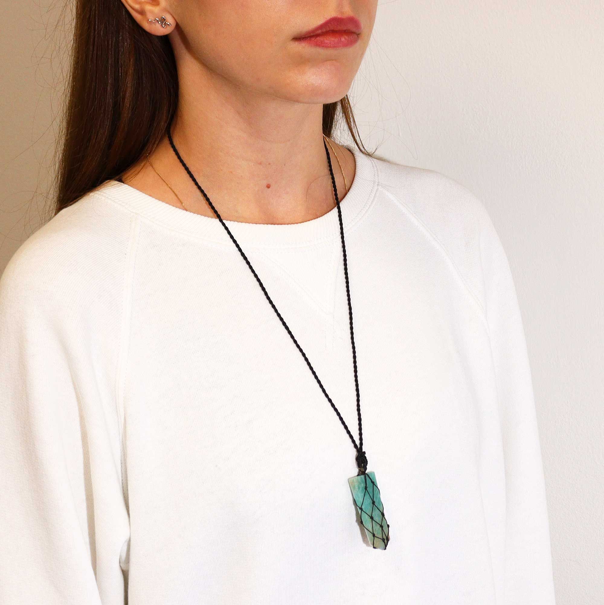 Pendentif Pointe Plate Macramé – Amazonite