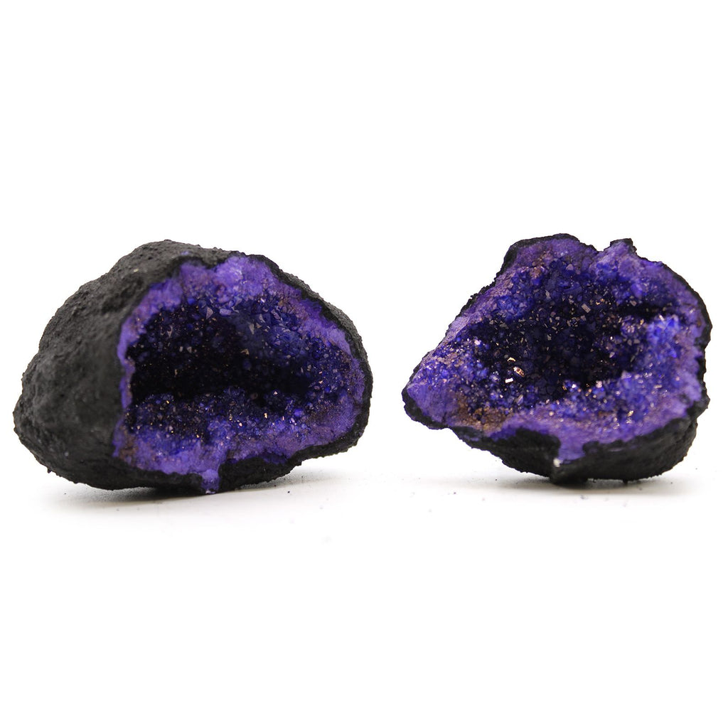 Géode de Calcite Colorée – Roche Noire & Bleu
