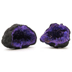 Géode de Calcite Colorée – Roche Noire & Bleu