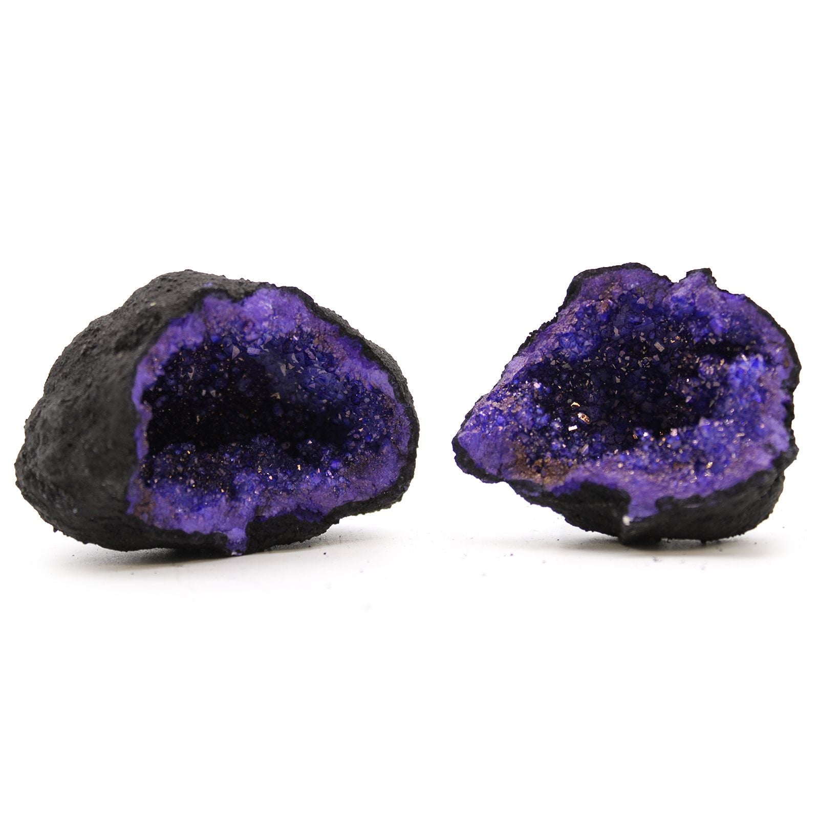 Géode de Calcite Colorée – Roche Noire & Bleu