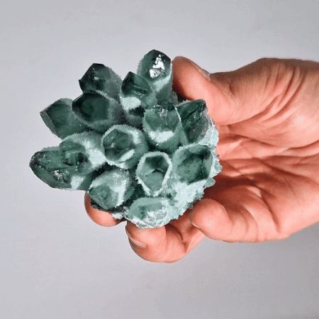 Cluster de Quartz Naturel – Quartz Vert Fantôme