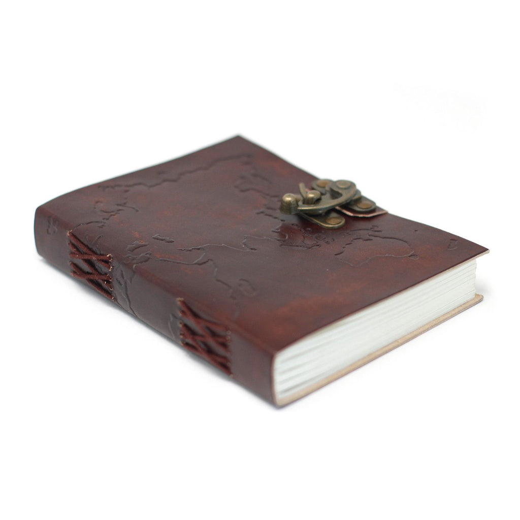 Carnet en Cuir – Carte du Monde Gravée – 18×13 cm