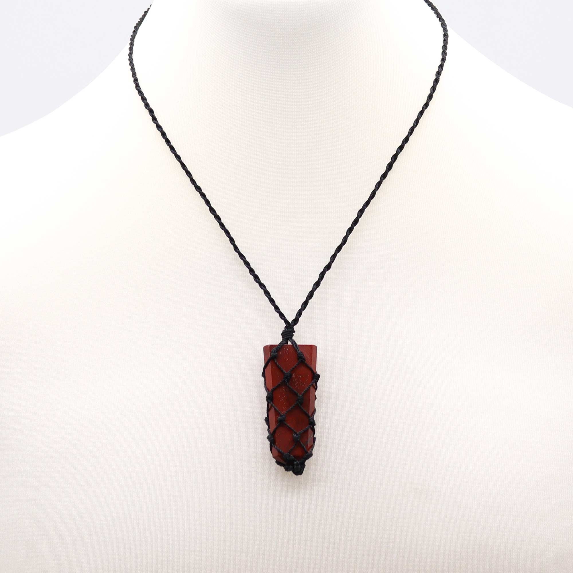 Pendentif Pointe Plate Macramé – Jaspe Rouge
