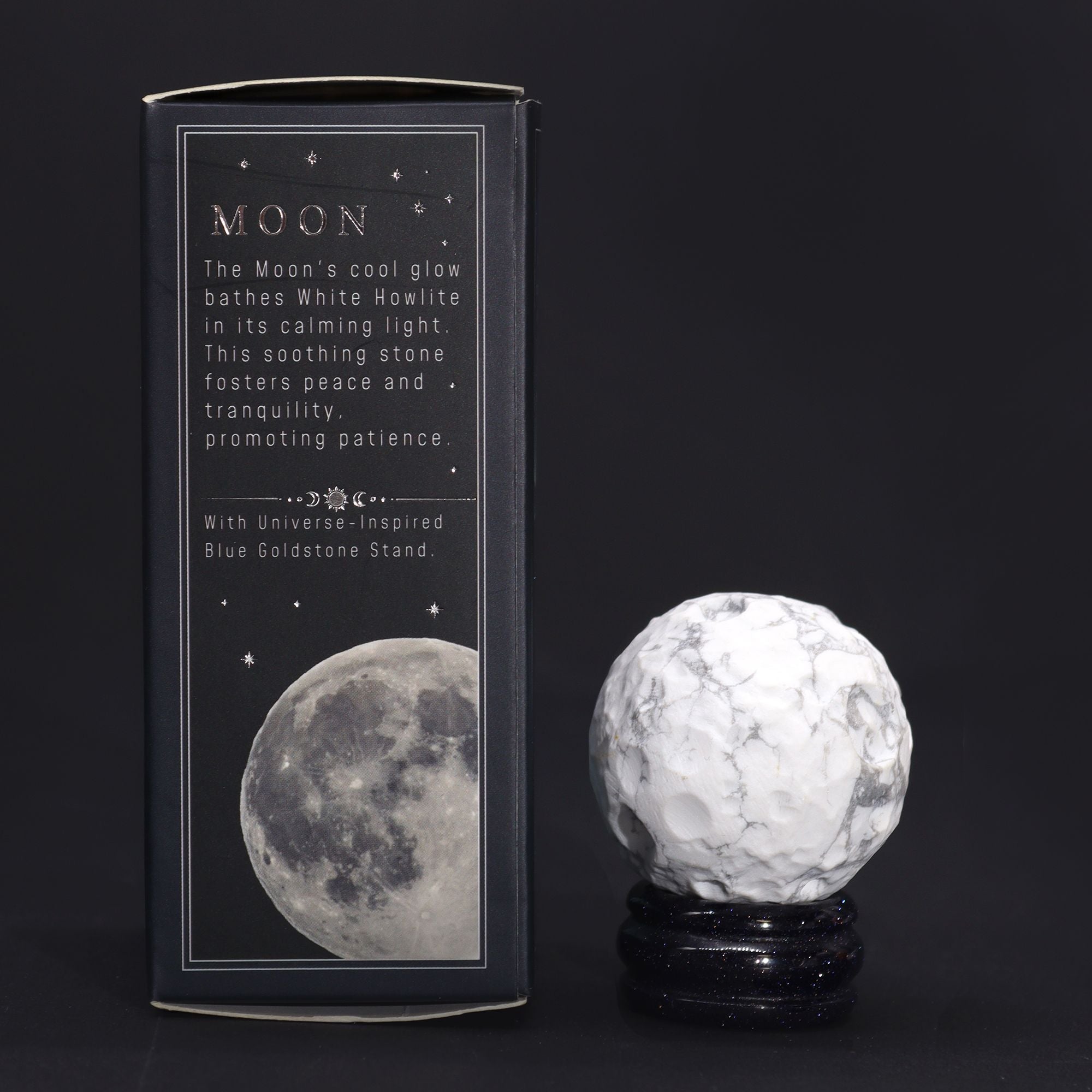 Planète en Howlite Blanche – Lune – 40 mm sur Support Goldstone