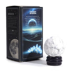 Planète en Howlite Blanche – Lune – 40 mm sur Support Goldstone