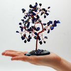 Grand Arbre de Gemmes – Sodalite sur base en Agate Bleue – 100 Pierres