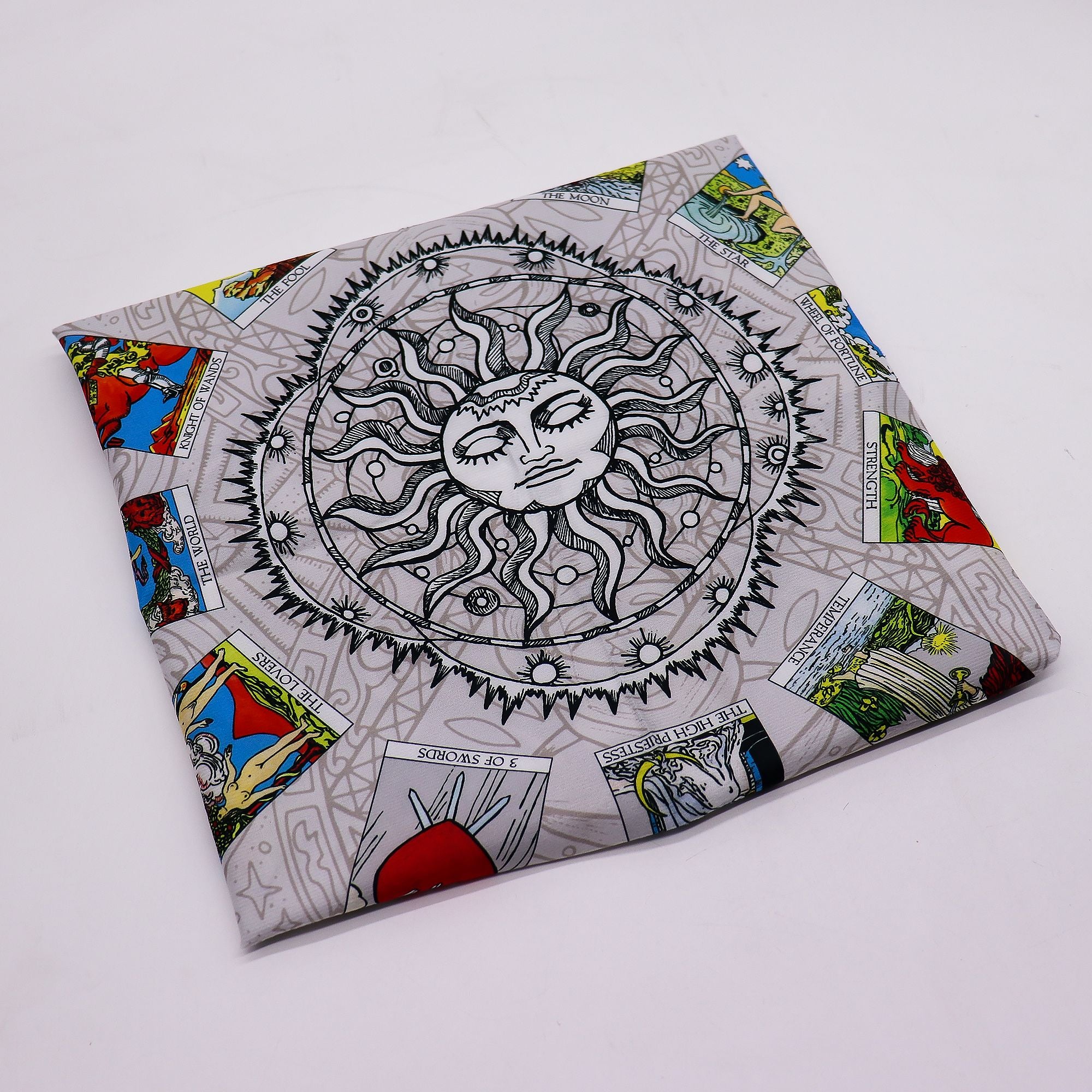 Tapis de Tirage Tarot – Mandala Solaire Sacré 75×75 cm • Support Sacré pour Tarot, Oracles & Pendule