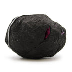 Géode de Calcite Colorée – Roche Noire & Rouge Profond