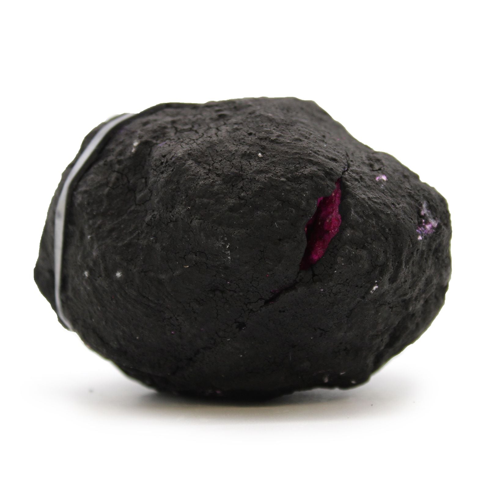 Géode de Calcite Colorée – Roche Noire & Rouge Profond