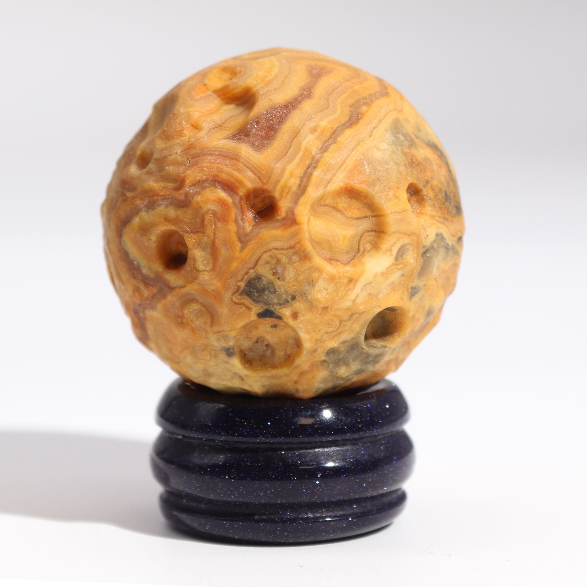Planète en Jaspe Crazy Lace – 40 mm sur Support Goldstone
