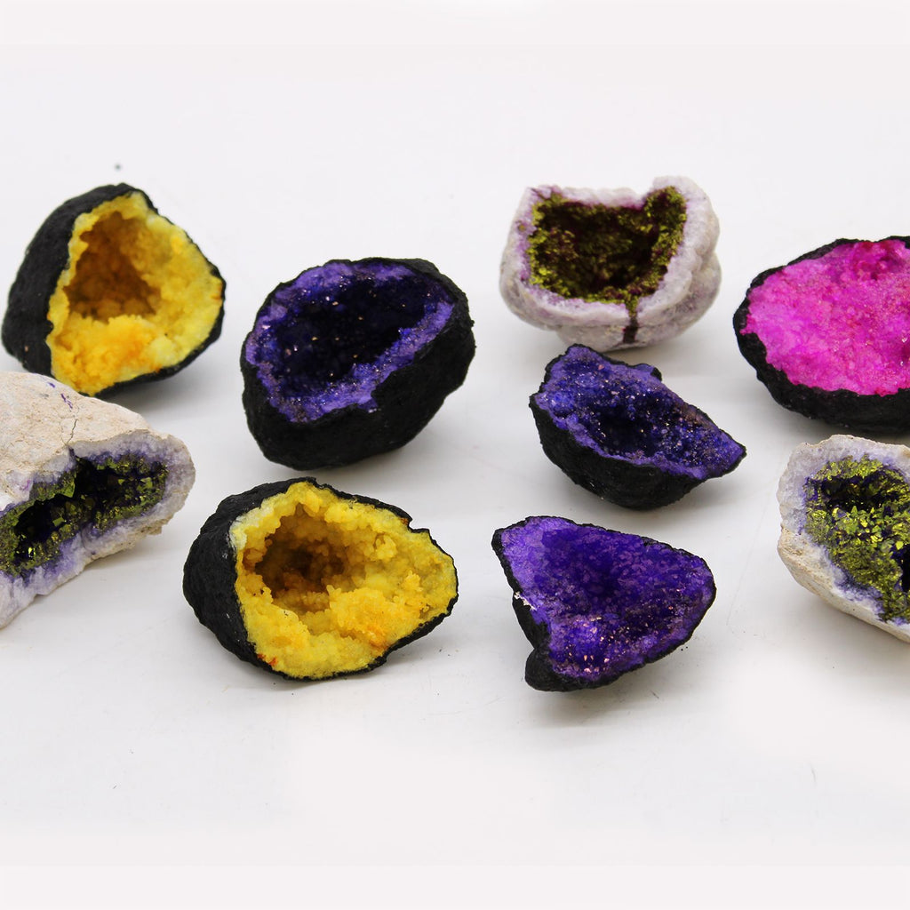 Farbige Calcitgeode – Schwarzer Stein – Gelb