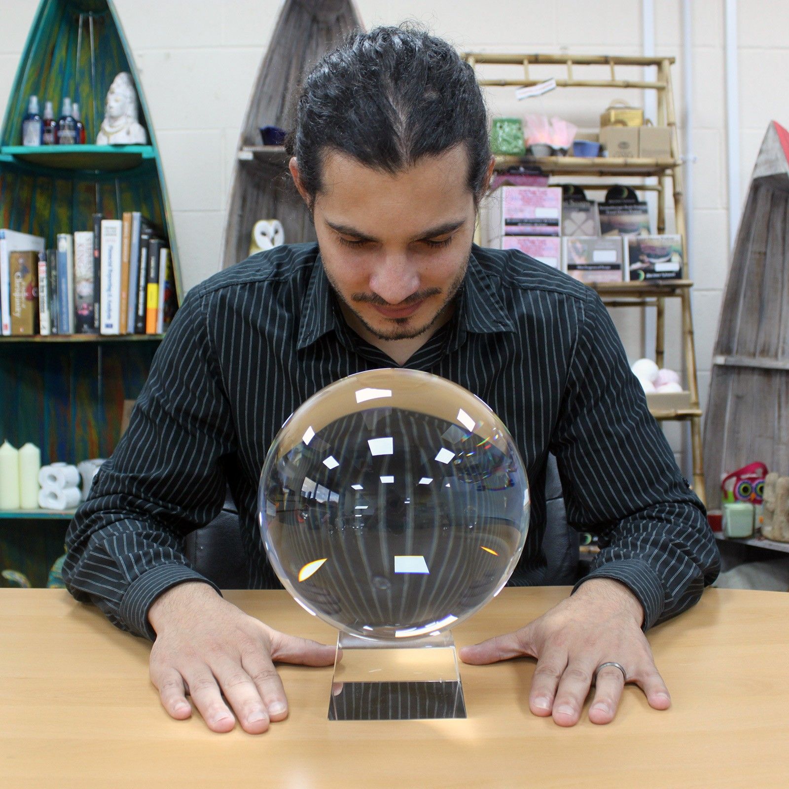Boule de Cristal sur Support – Quartz Clair – 200 mm