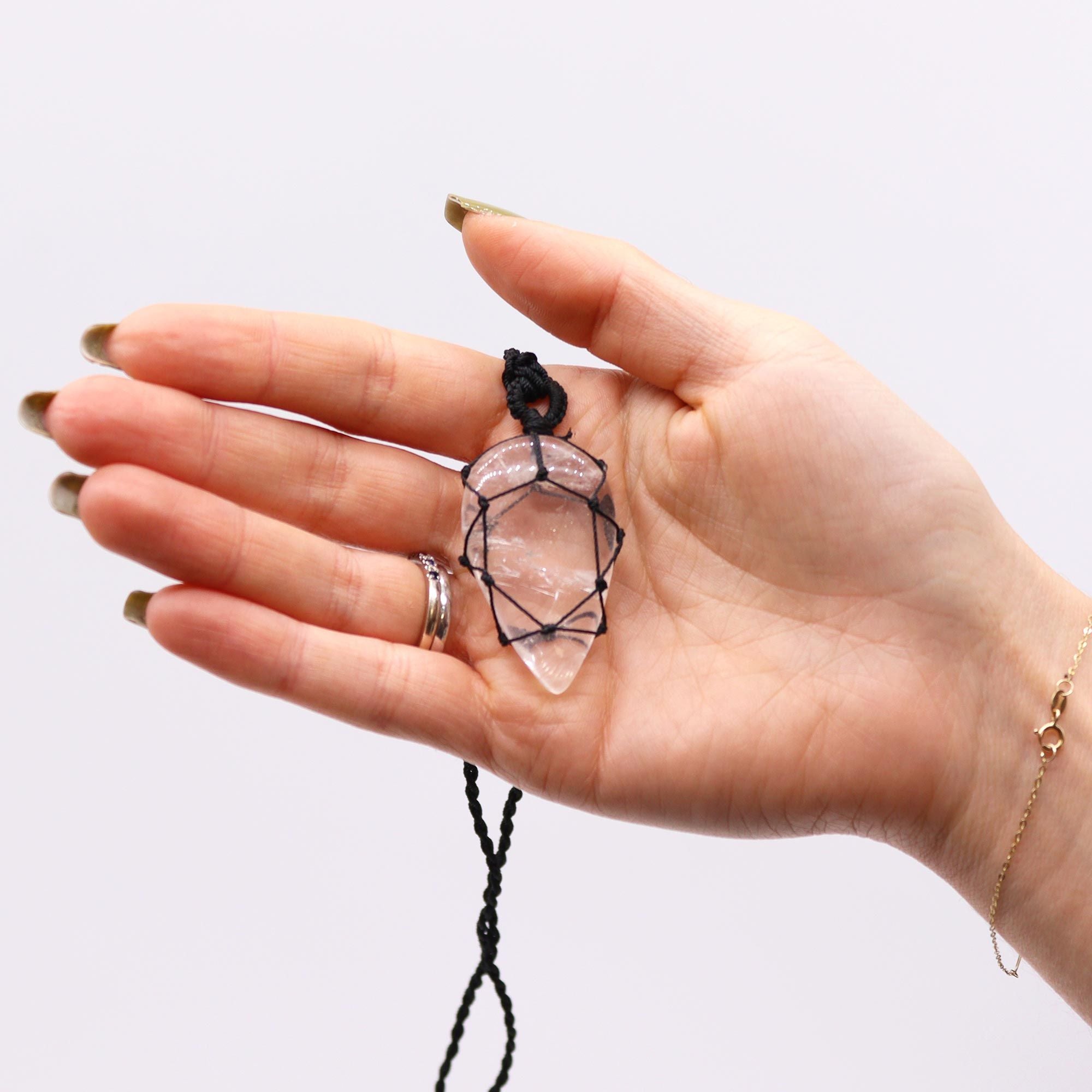 Pendentif Goutte Macramé – Cristal de Roche