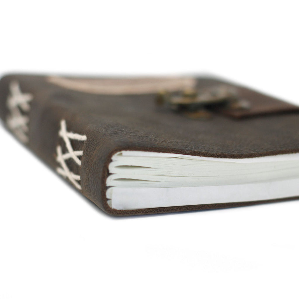 Carnet en Cuir – Confessions Noires avec Cadenas – 18×13 cm