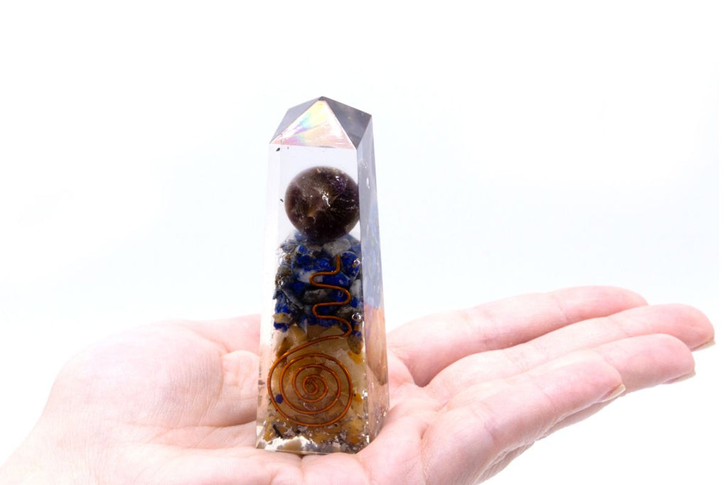 Obélisque en Orgonite – Quartz Aurora – Violet