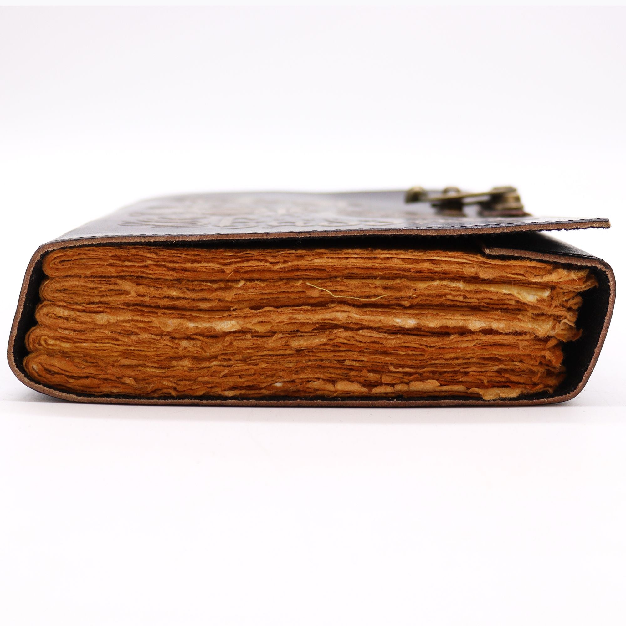 Livre des Ombres en Cuir – 200 pages Deckle – 15×21 cm