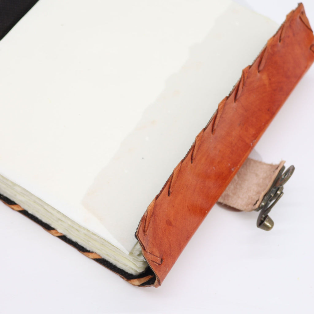 Carnet en Cuir – Tan Clair Evil Eye – 160 pages Deckle – 20×15 cm