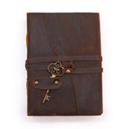 Carnet en Cuir Huilé avec Clé Décorative – 200 pages Deckle – 13×18 cm