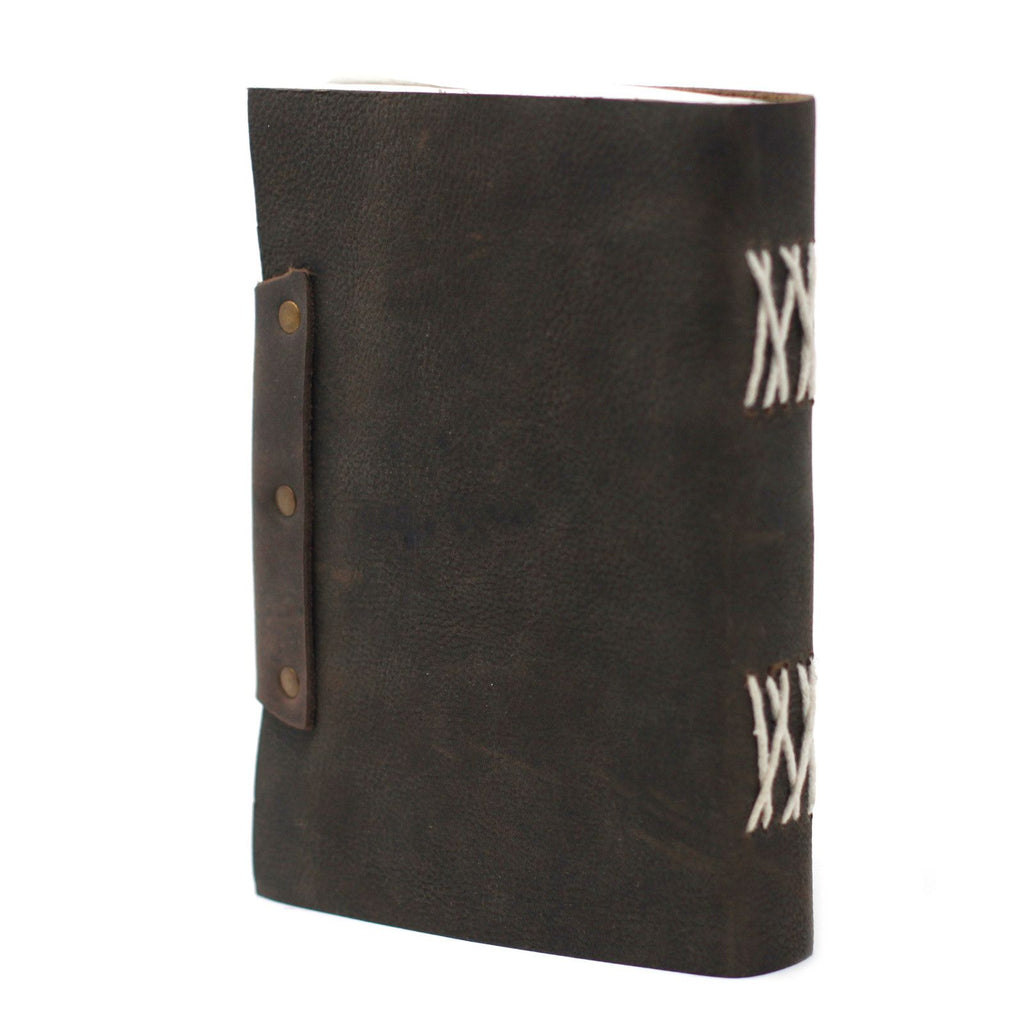 Carnet en Cuir – Confessions Noires avec Cadenas – 18×13 cm