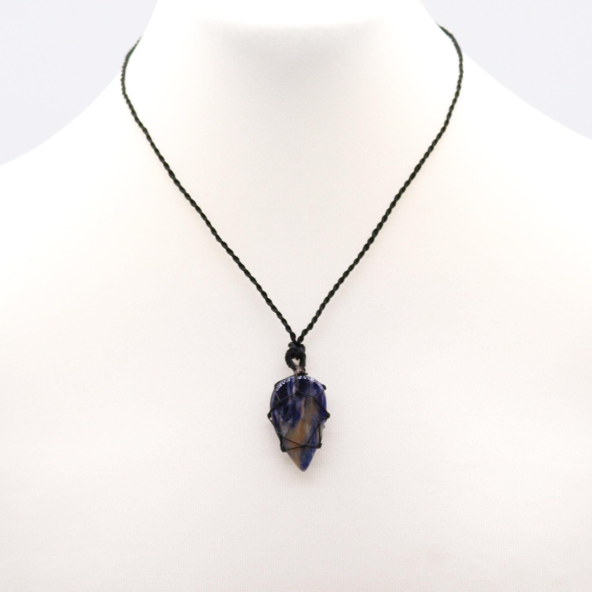 Pendentif Goutte Macramé – Sodalite