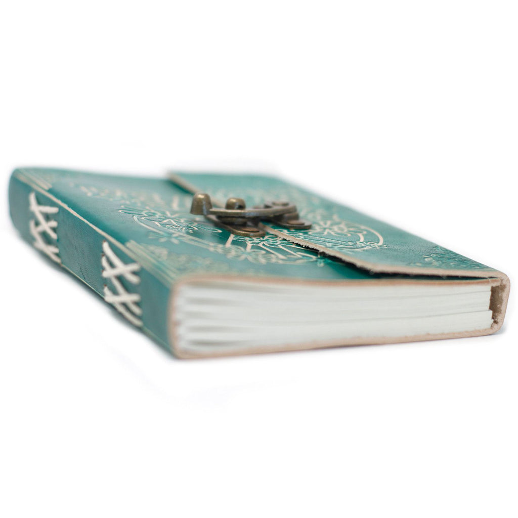 Carnet en Cuir – Peace Verte avec Cadenas – 18×13 cm