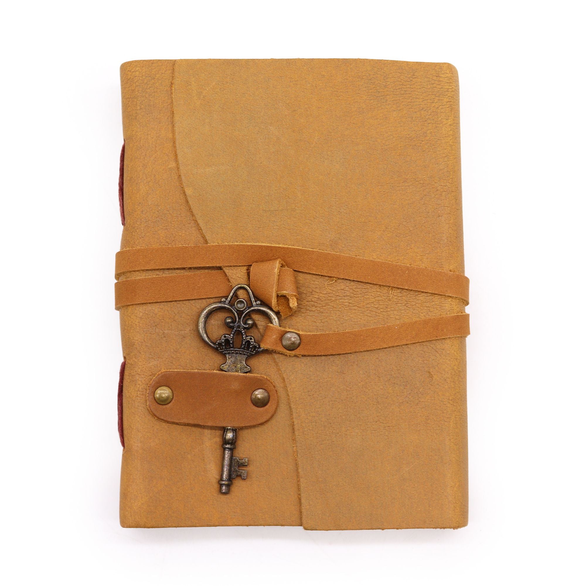 Carnet en Cuir Tan Huilé avec Clé Décorative – 200 pages – 13×18 cm