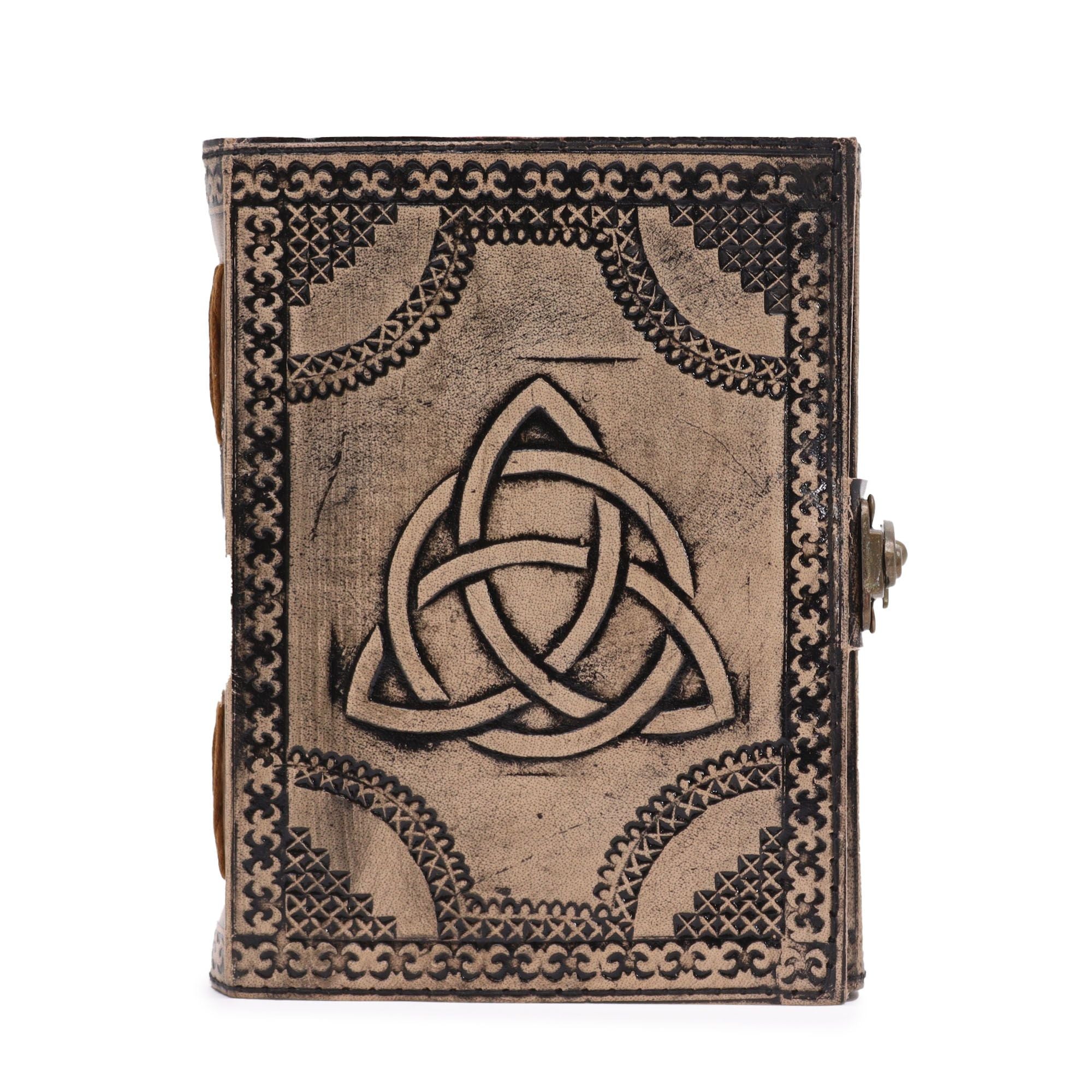 Carnet Ésotérique en Cuir – Triquetra dans un Cercle – Rouge & Brun – 200 pages