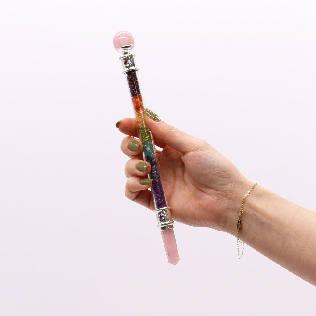 Baguette de Guérison Cristalline – 7 Chakras & Quartz Rose