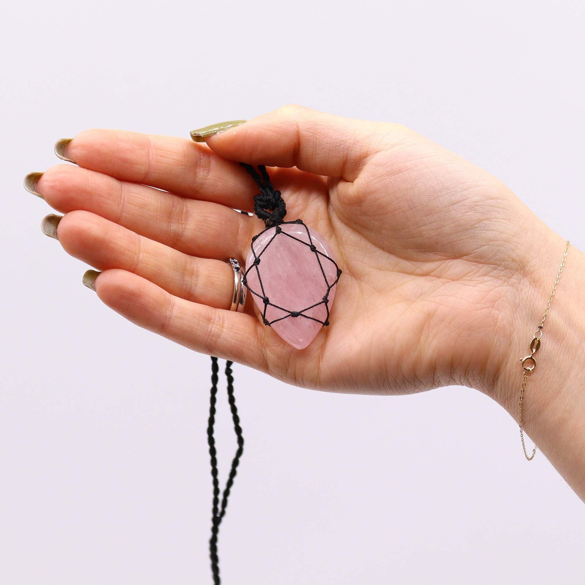 Pendentif Goutte Macramé – Quartz Rose