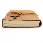 Carnet en Cuir Tan Huilé avec Clé Décorative – 200 pages – 13×18 cm