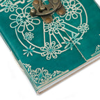 Carnet en Cuir – Peace Verte avec Cadenas – 18×13 cm