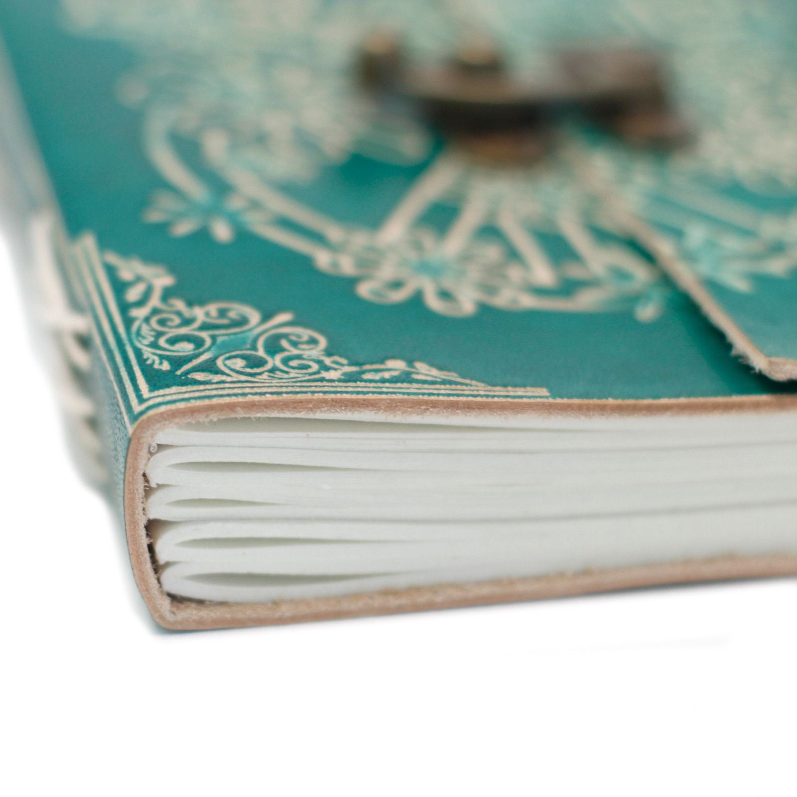 Carnet en Cuir – Peace Verte avec Cadenas – 18×13 cm