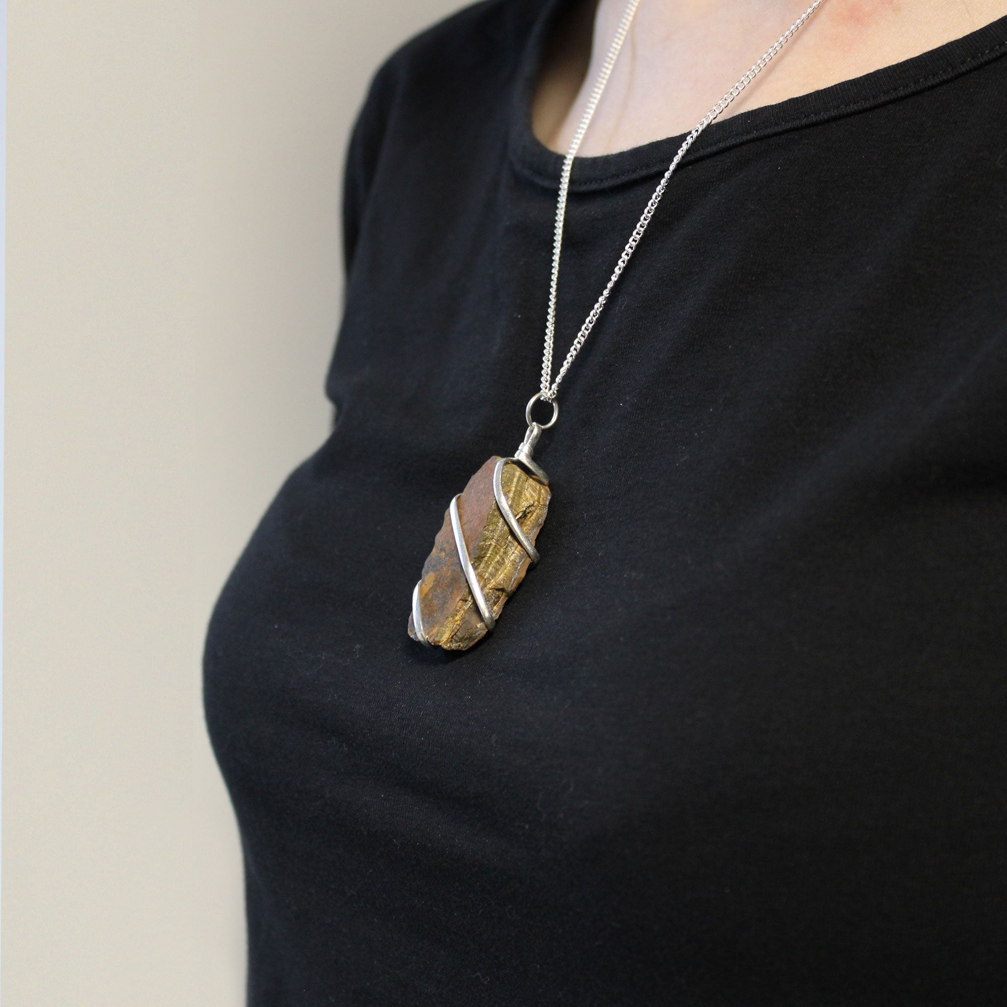 Collier Cascade en Pierre Naturelle – Œil de Tigre Brut