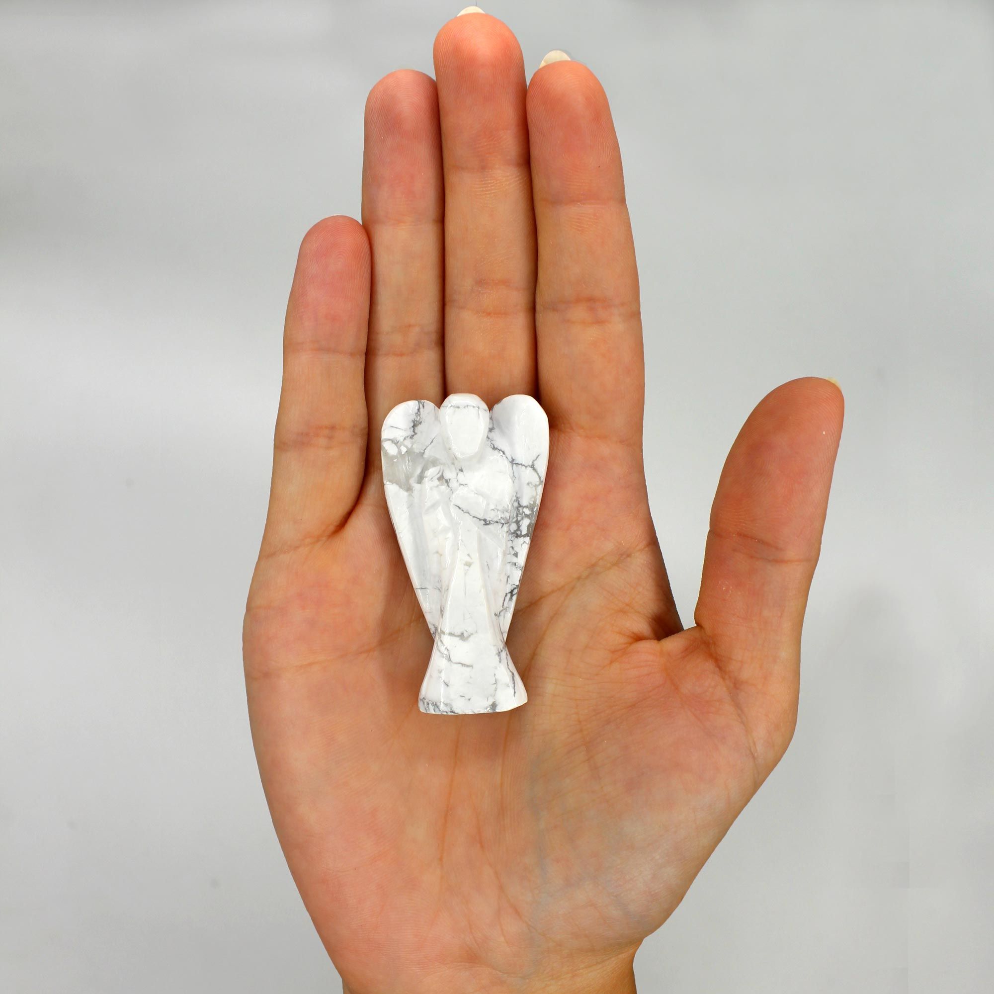 Ange en Gemme Sculpté – Howlite Blanche