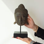 Grande Tête de Bouddha Sérénité sur Support – Gris