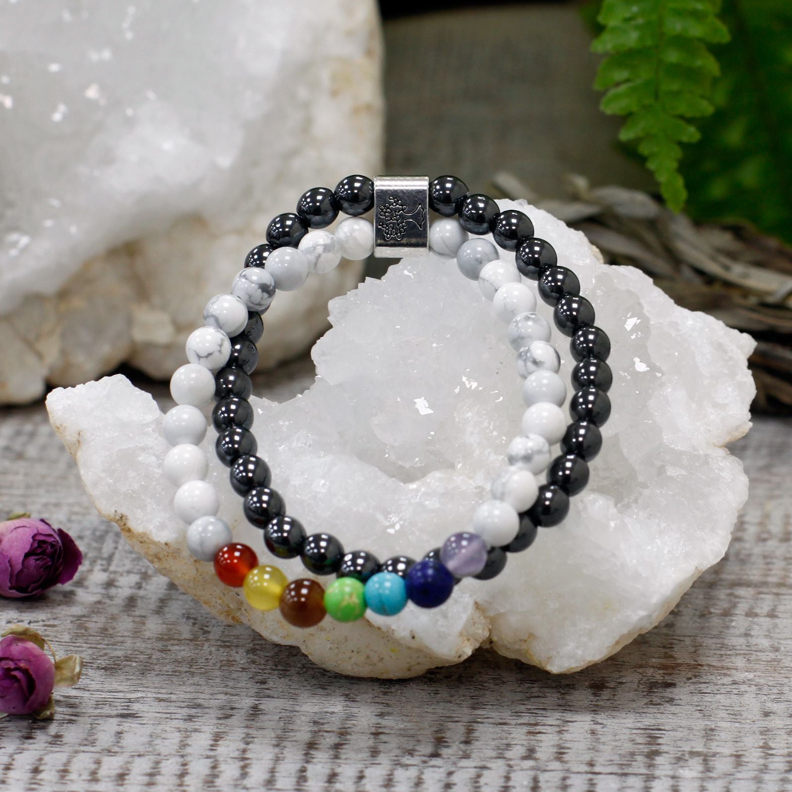 Bracelet Magnétique en Gemmes – Howlite Blanche & Chakras