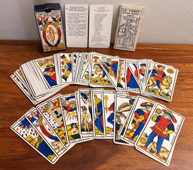 Ancien Tarot de Marseille – Jeu Traditionnel de 78 Cartes avec Livret (Édition Paul Marteau)
